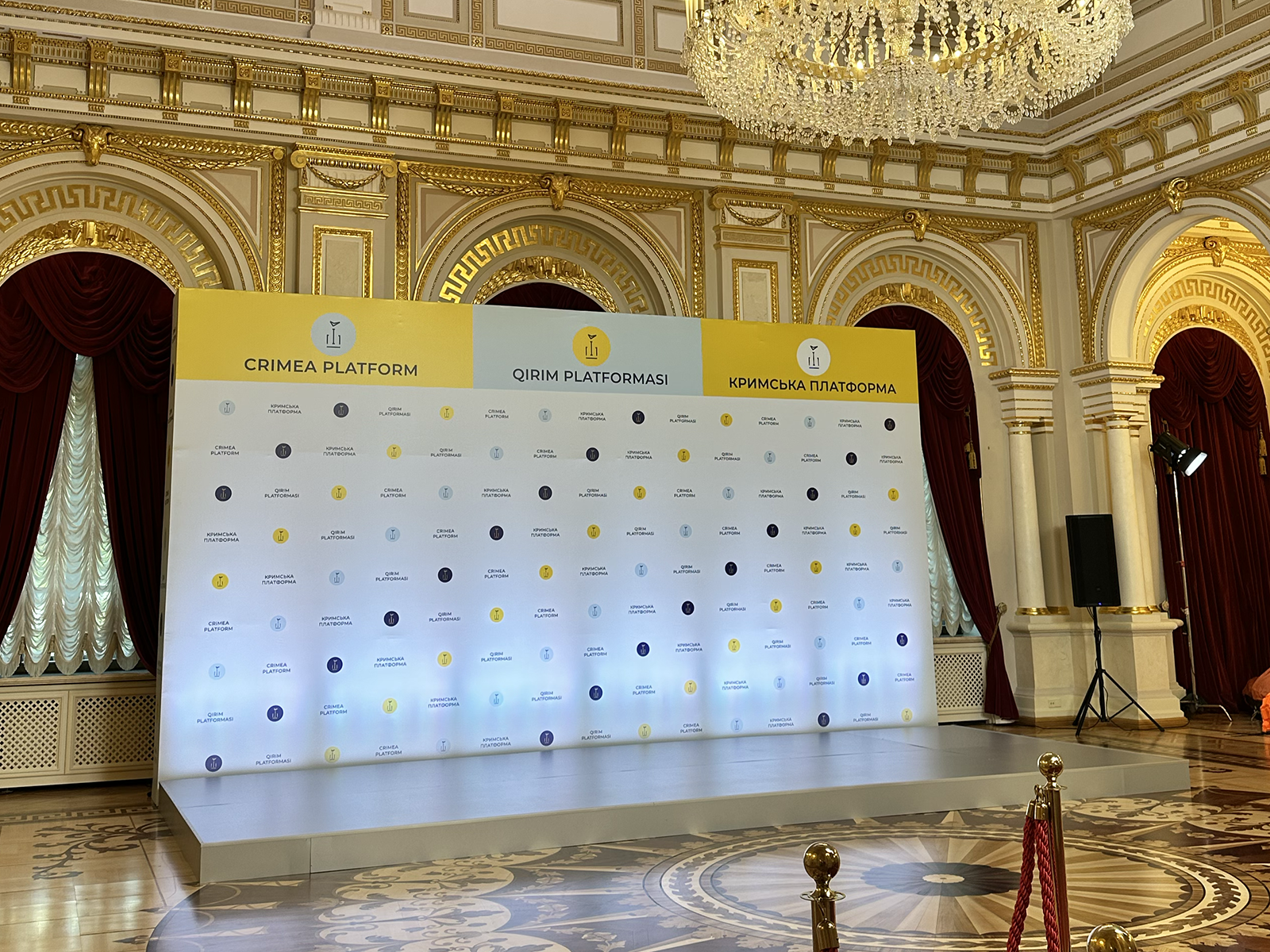 Музей воєнного дитинства представив поп-ап виставку на Кримській платформі