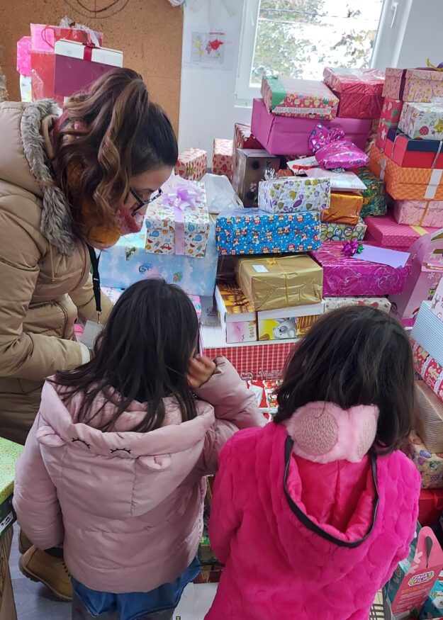 gift-packages-usivak-wcm children on the move in TRC Ušivak