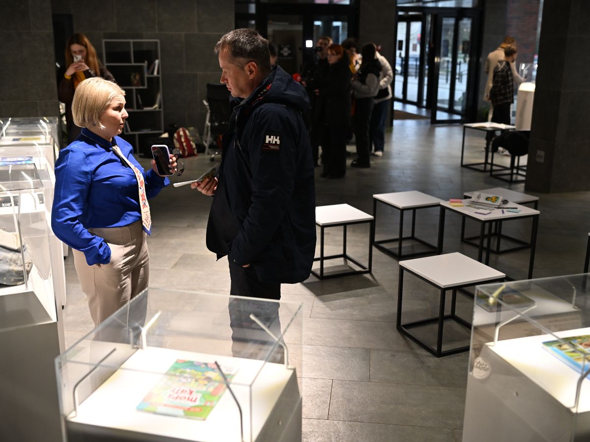 exhibition “Books That Walk With You Through War”