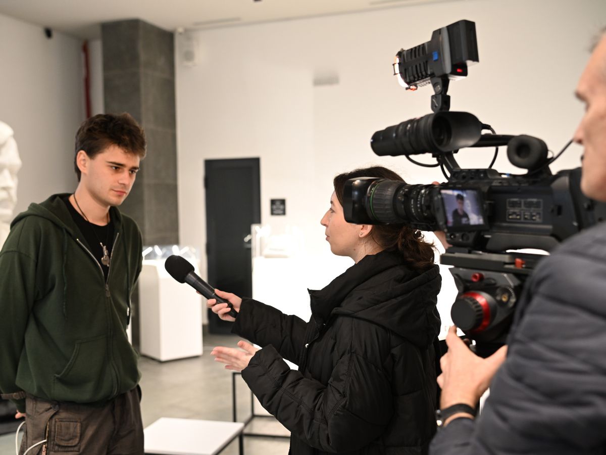 exhibition “Books That Walk With You Through War”