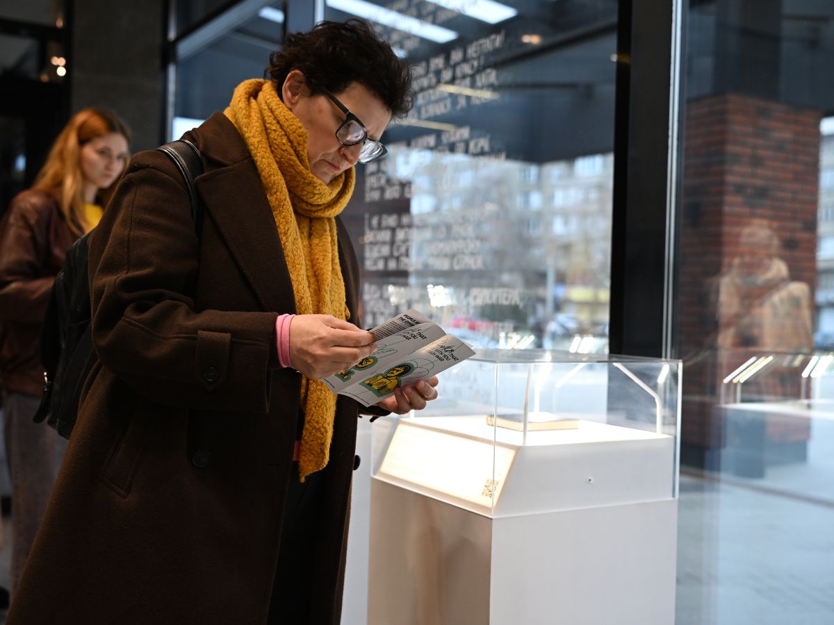 exhibition “Books That Walk With You Through War”