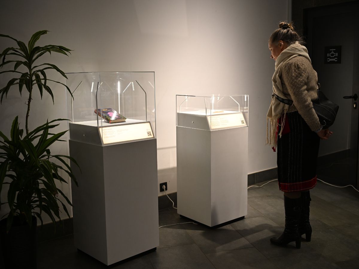 exhibition “Books That Walk With You Through War”