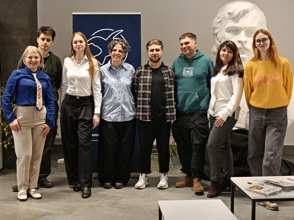 exhibition “Books That Walk With You Through War”